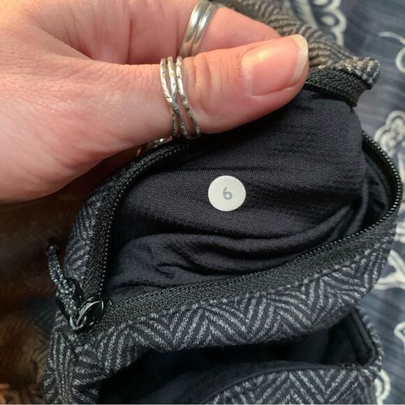 Lululemon Athletica Crop Leggings size 6 - Picture 2 of 7